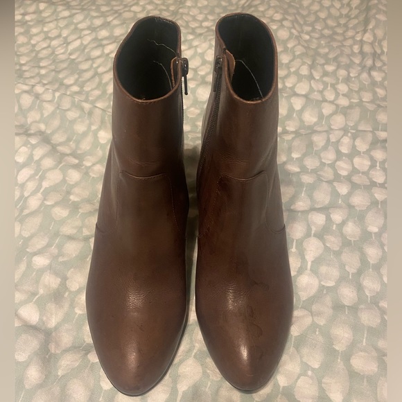 Vicenza purple ankle bootie with stacked heel - Picture 2 of 9